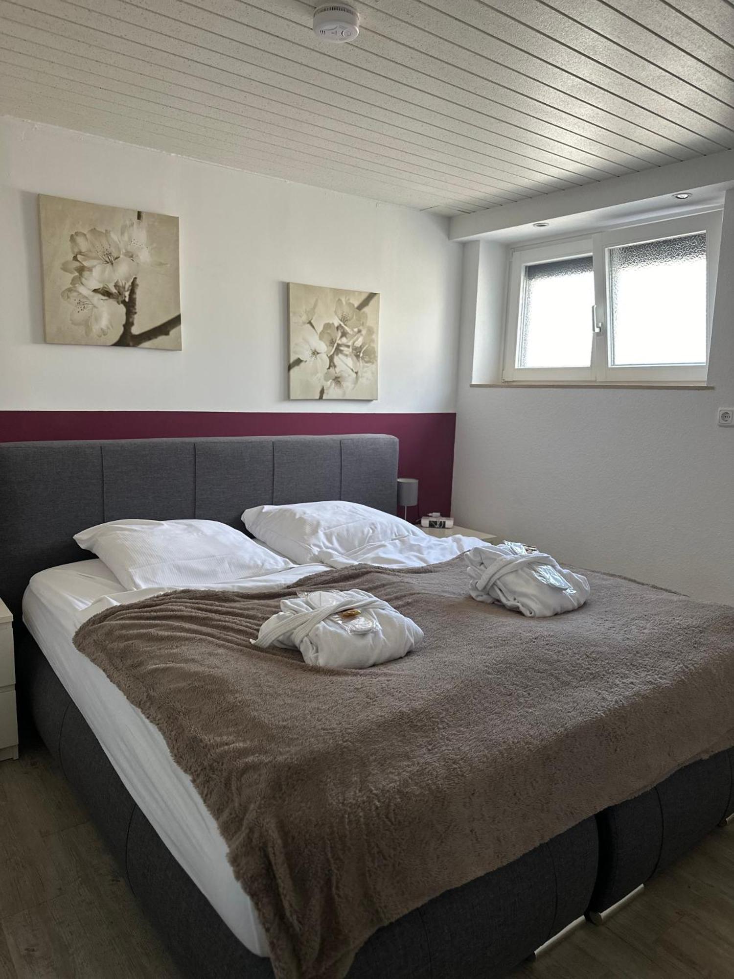 Ferienwohnung Schlossblick - 4 Sterne Sauna Pool Whirlpool Exklusiv Braunfels Zewnętrze zdjęcie